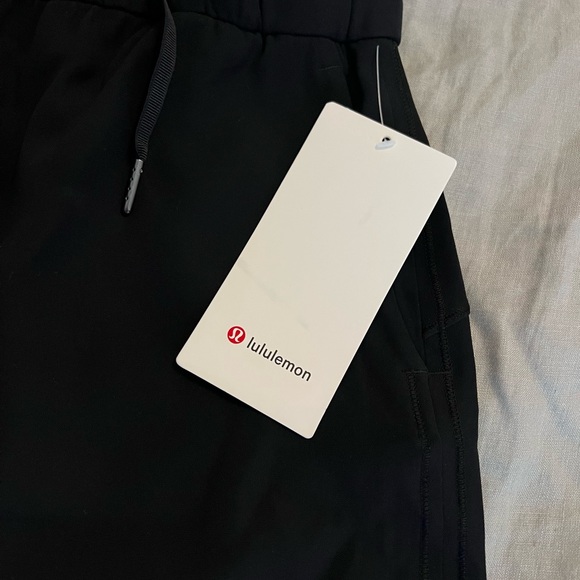 Lululemon On The Fly skirt. - Picture 4 of 7